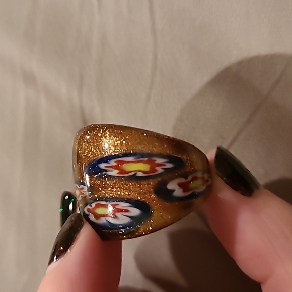 Glass ring with flowers - Picture 6 of 7